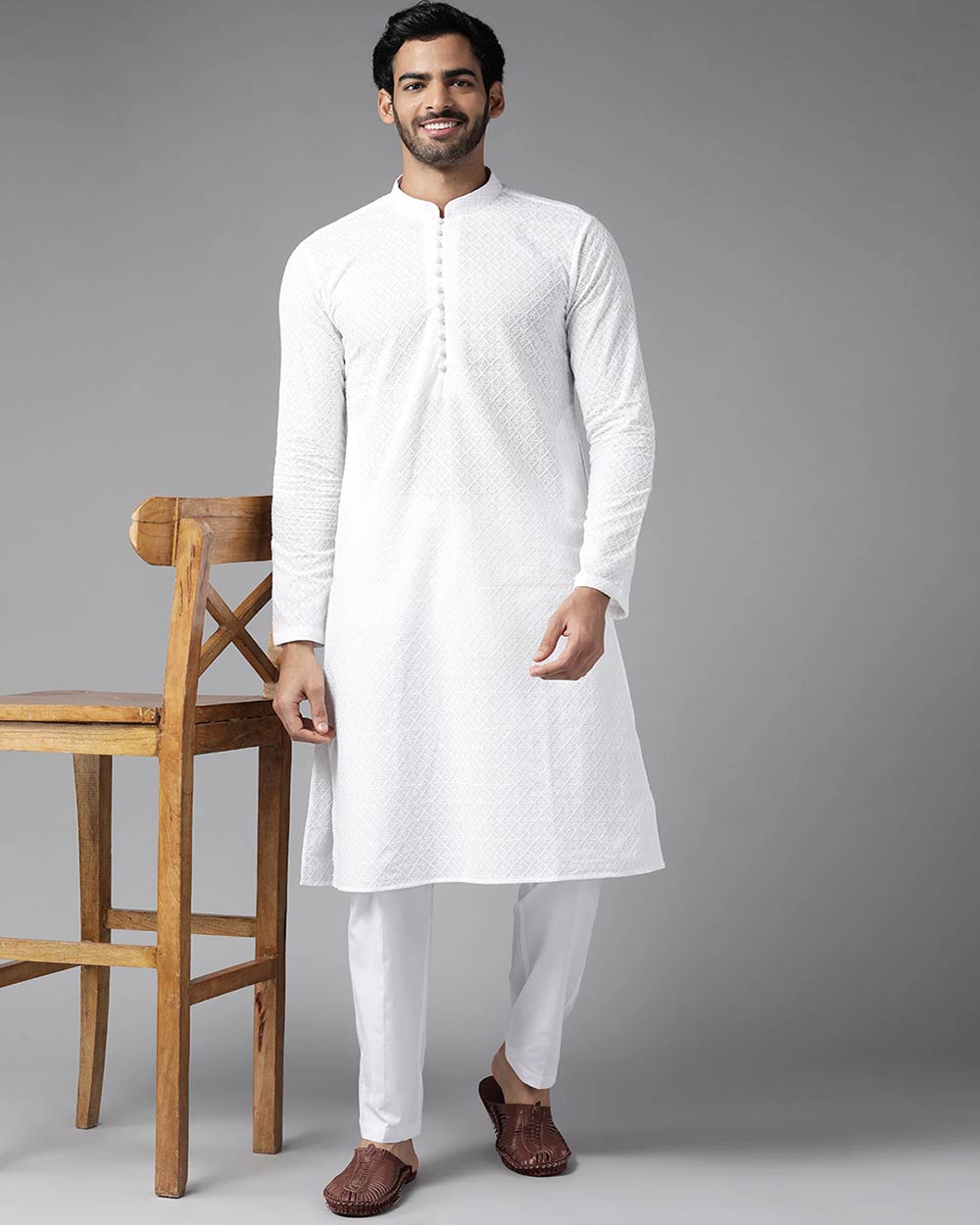 See Designs Men White Ethnic Motifs Embroidered Chikankari Pure Cotton Kurta With Pyjamas